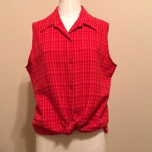 🧚🏼‍♀️White Stag sleeveless button up blouse